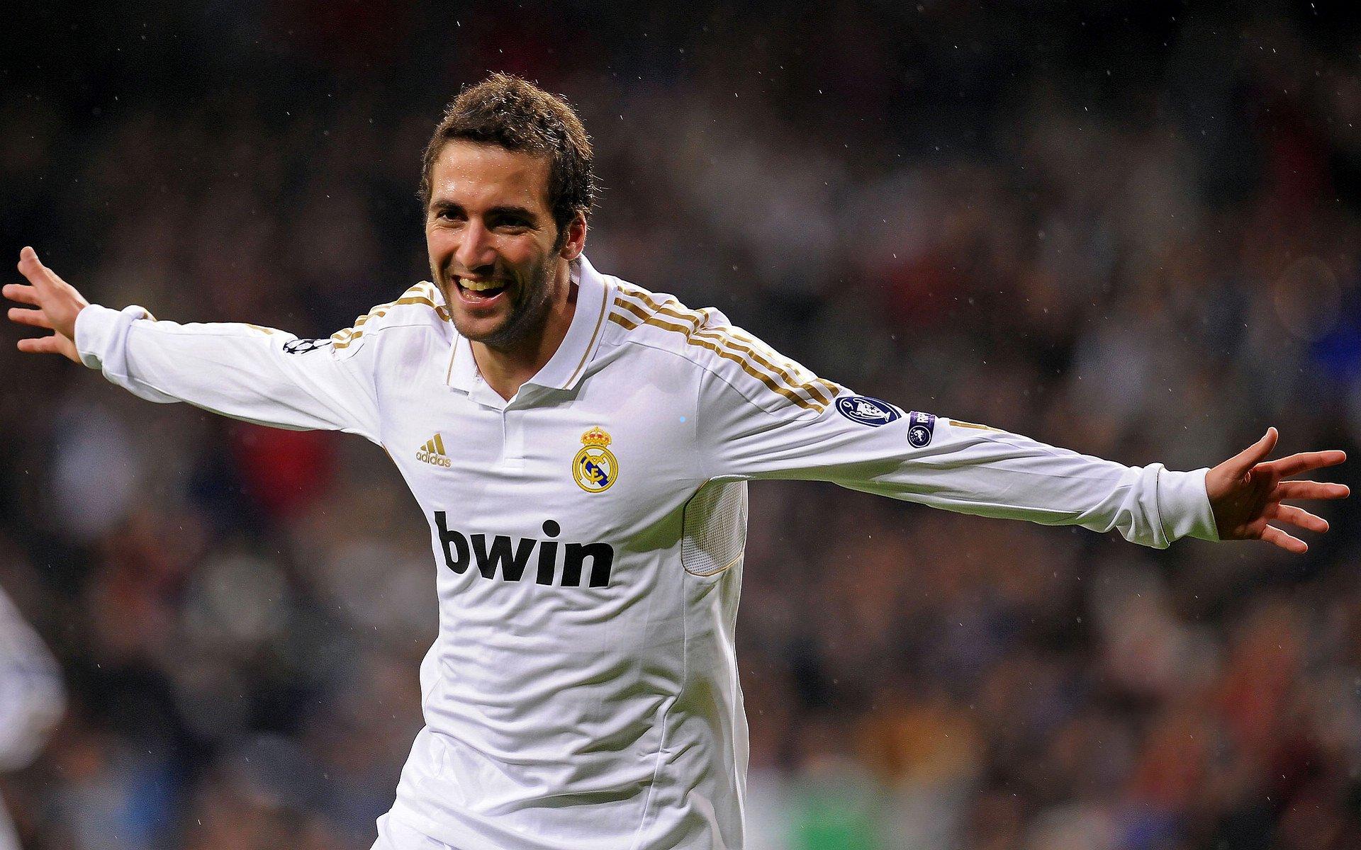 爱游戏_阿隆索战术革新铸就皇马新篇章，卡马文加崛起为中场基石，居莱尔成功转型替补奇兵